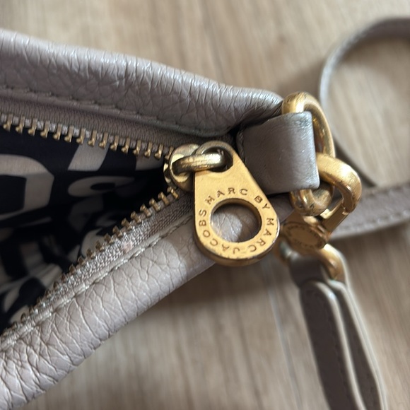 Lot of (2) Marc by Marc Jacobs purses - Picture 12 of 13